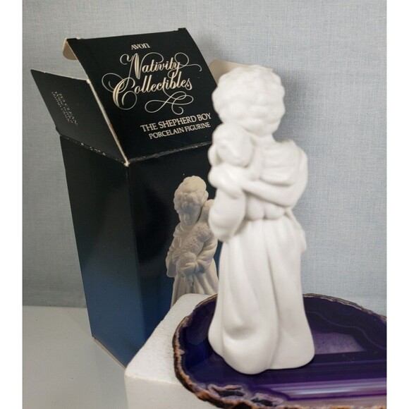 Vintage 1983 AVON Nativity Collectibles The Shepherd Boy Porcelain Figurine - Picture 8 of 13